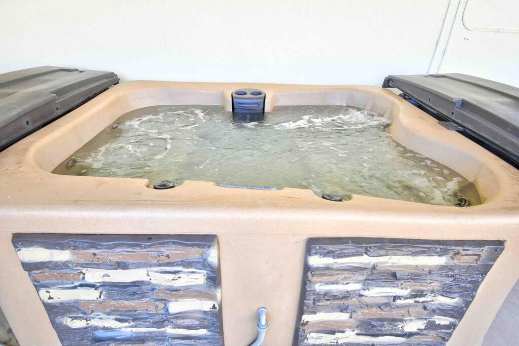 Casa Charleston-3Br-2Bath-Hot Tub-Pet Friendly-No Pet Fees! Villa Albuquerque Exteriör bild